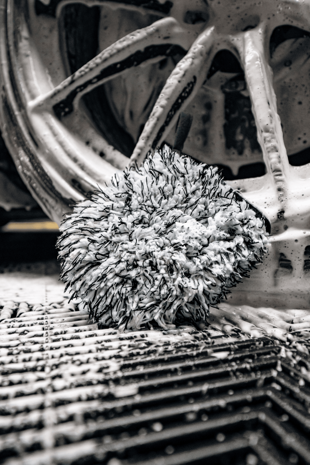 BLACKLINE® MICROFIBER WHEEL MITT - elpanikueado